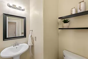 9331 Lakepoint Dr, Elk Grove, CA 95758 - Photo 27