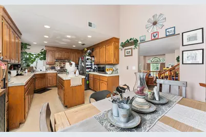 5610 Sickle Court, Elk Grove, CA 95758 - Photo 9