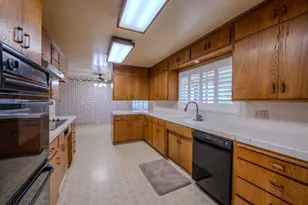 326 W Banbury Dr, Stockton, CA 95207 - Photo 15