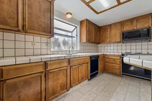 1050 W Tuolumne Rd, Turlock, CA 95382 - Photo 13
