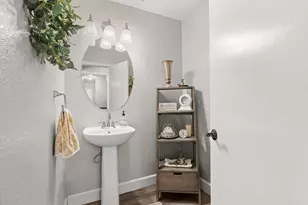 10107 River Park Cir, Stockton, CA 95209 - Photo 17
