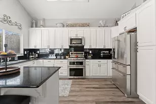 10107 River Park Cir, Stockton, CA 95209 - Photo 11