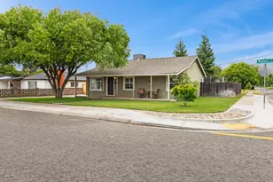1006 Magnolia St, Oakdale, CA 95361 - Photo 3