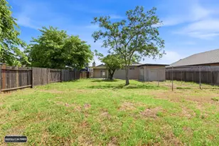 7632 Harmony Oaks Way, Sacramento, CA 95828 - Photo 9
