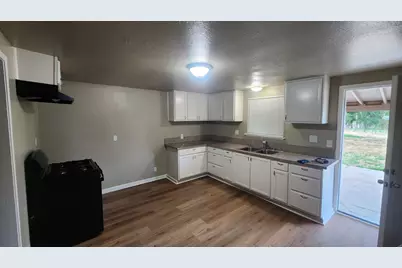 301 Braden, Hanford, CA 93230 - Photo 9