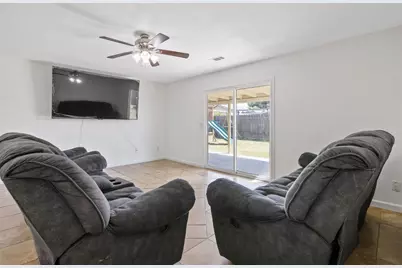 14291 Rosemary Circle, Armona, CA 93202 - Photo 7