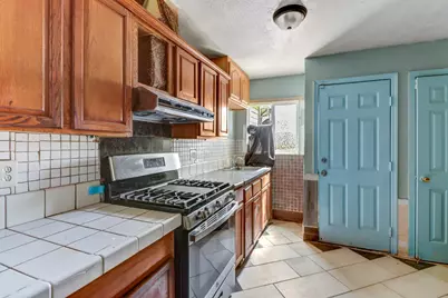 2585 Beaumont Street, Sacramento, CA 95815 - Photo 7
