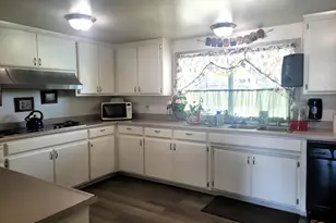 White River Ln, Sacramento, CA 95842 - Photo 27