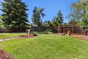 8813 Williamson Dr, Elk Grove, CA 95624 - Photo 31