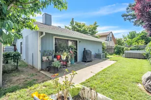 7560 Deltawind Dr, Sacramento, CA 95831 - Photo 21