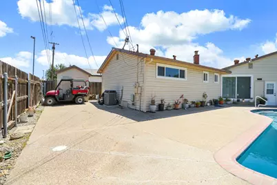 8855 Kelsey Drive, Elk Grove, CA 95624 - Photo 35