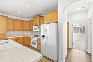 2129 Golden Gate Dr, Plumas Lake, CA 95961 - Photo 11