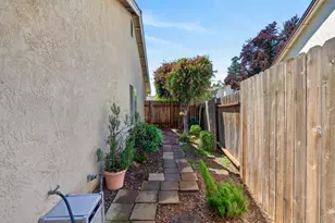 6327 Laguna Villa Way, Elk Grove, CA 95758 - Photo 39