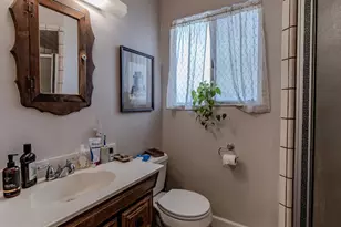 1618 Oakwood Dr, Modesto, CA 95350 - Photo 21