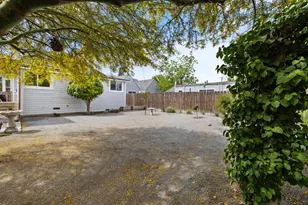124 W Florinda St, Hanford, CA 93230 - Photo 35