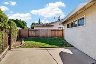 131 Parkshore Cir, Sacramento, CA 95831 - Photo 25