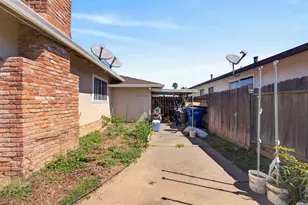 7404 Lindale Dr, Sacramento, CA 95828 - Photo 37