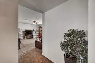 7404 Lindale Dr, Sacramento, CA 95828 - Photo 23