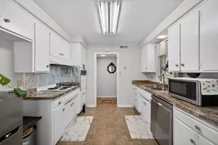 7404 Lindale Dr, Sacramento, CA 95828 - Photo 31