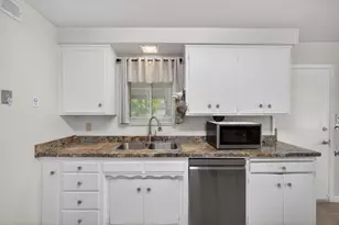 7404 Lindale Dr, Sacramento, CA 95828 - Photo 29