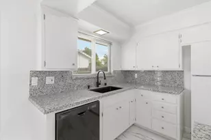 7300 Flamingo Way, Sacramento, CA 95828 - Photo 9