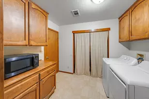 8797 Valley Oak Ln, Elk Grove, CA 95624 - Photo 15