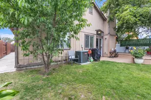 7666 Bluebrook Way, Sacramento, CA 95823 - Photo 11