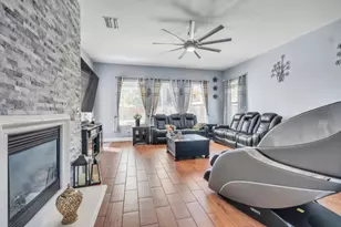 9601 Mainline Dr, Elk Grove, CA 95624 - Photo 5