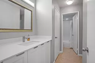 2201 Woodside Ln, Sacramento, CA 95825 - Photo 9