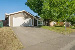 5060 Summerbrook Way, Sacramento, CA 95823 - Photo 3