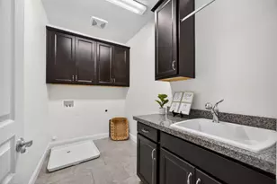 7 Triumph Ct, Sacramento, CA 95831 - Photo 49