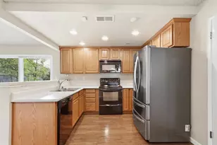 4329 Woodmoss Ct, Sacramento, CA 95826 - Photo 11