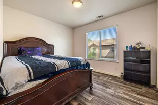 998 E J St, Oakdale, CA 95361 - Photo 33