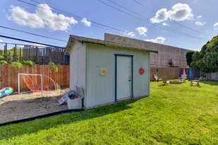 7039 Demaret Dr, Sacramento, CA 95822 - Photo 41