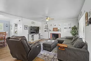 7039 Demaret Dr, Sacramento, CA 95822 - Photo 7