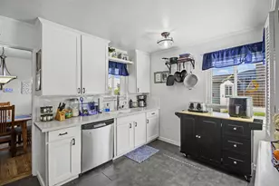 7039 Demaret Dr, Sacramento, CA 95822 - Photo 15