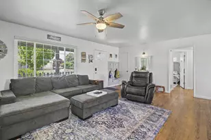 7039 Demaret Dr, Sacramento, CA 95822 - Photo 9