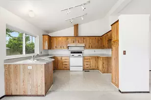 75 Lacam Cir, Sacramento, CA 95820 - Photo 15