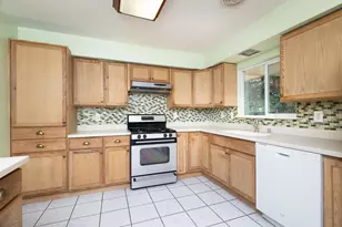 1048 Laurel Ave, Olivehurst, CA 95961 - Photo 3