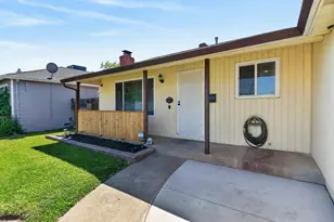 4960 Bradford Dr, Sacramento, CA 95820 - Photo 5