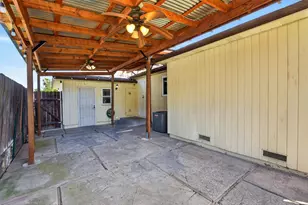 4960 Bradford Dr, Sacramento, CA 95820 - Photo 9