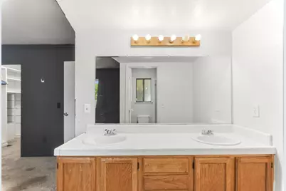 8471 Fontenay Way, Stockton, CA 95210 - Photo 19