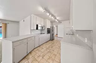 1404 Pepperwood Dr, Modesto, CA 95350 - Photo 9