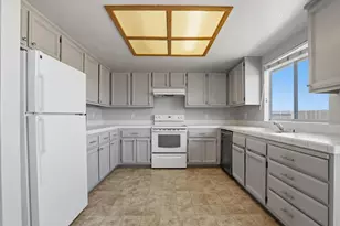 1707 Chateau Dr, Olivehurst, CA 95961 - Photo 15