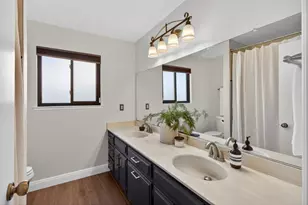 9746 Mira Del Rio Dr, Sacramento, CA 95827 - Photo 21