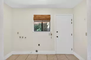 9746 Mira Del Rio Dr, Sacramento, CA 95827 - Photo 17