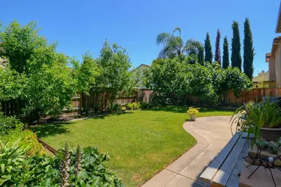 1933 Bastona, Elk Grove, CA 95758 - Photo 31