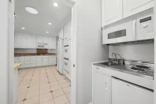 1118 Roscomare Rd, Los Angeles, CA 90077 - Photo 15