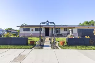 1843 W 8th St, Merced, CA 95341 - Photo 3