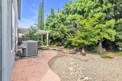 10085 Castle Oaks Court, Sacramento, CA 95829 - Photo 35